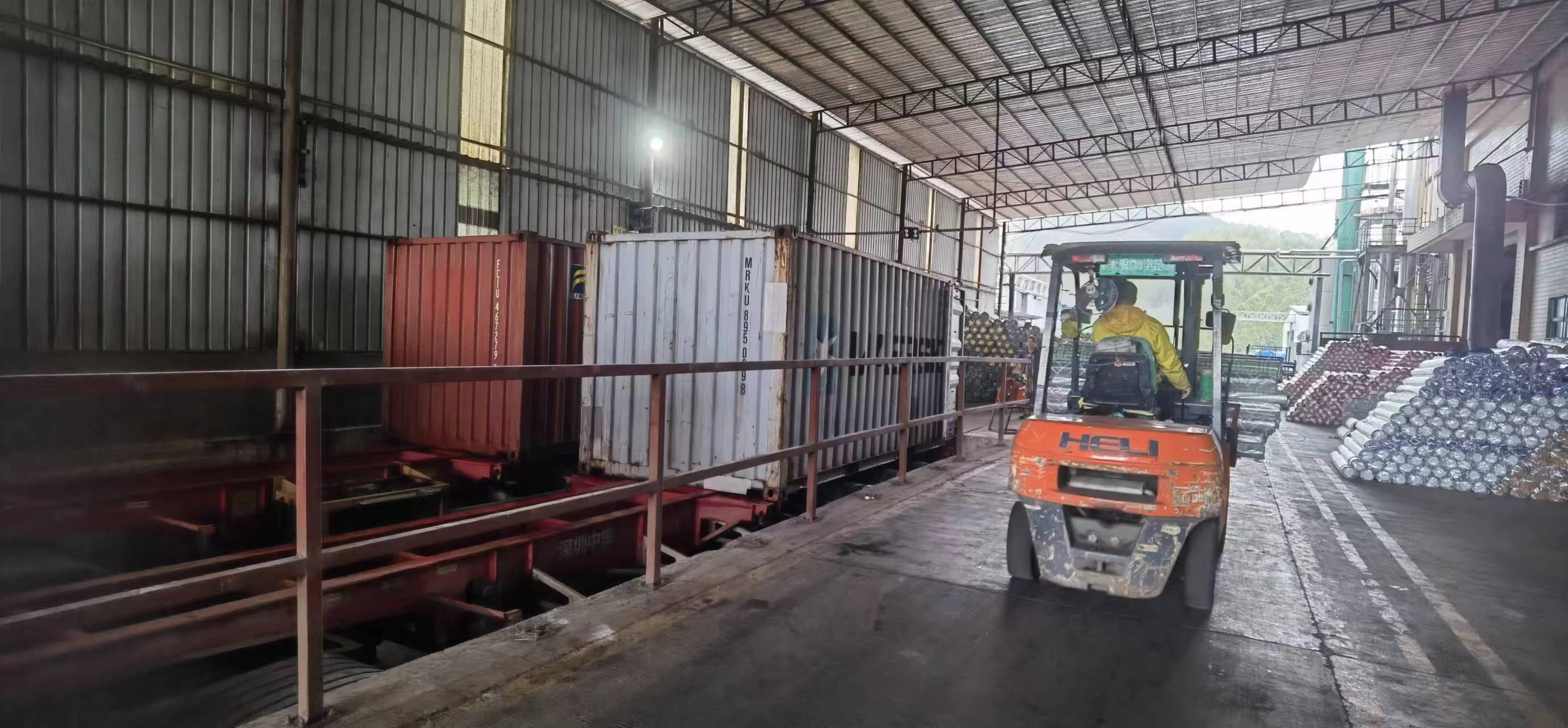 PVC flooring roll packing and loading for wholesale orders