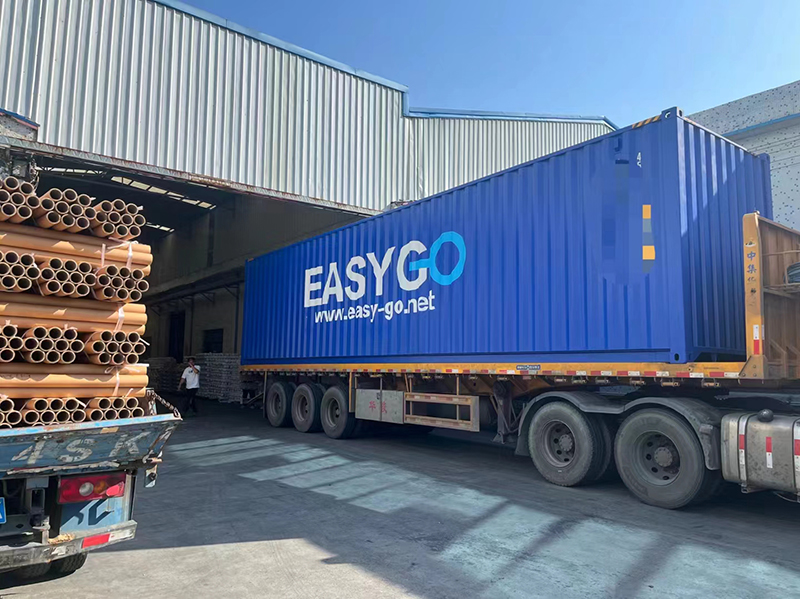 PVC flooring roll packing and 20ft container loading from China factory